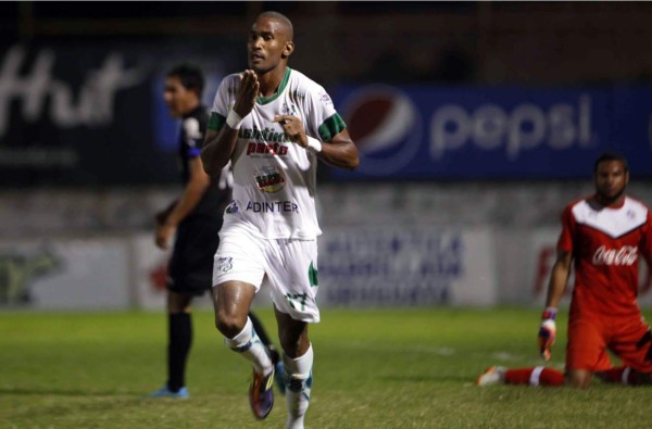 Platense golea a Olimpia en el debut de Pavón Jr.