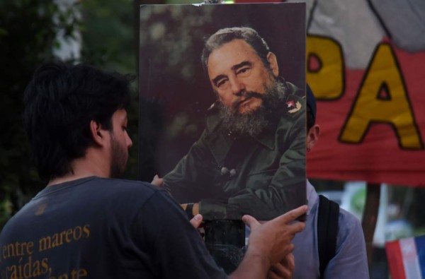 Cuba, huérfana del 'patriarca' Fidel, sigue el camino con Raúl Castro
