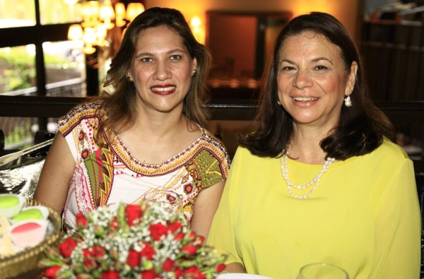 Zobeida Handal de Saybe es agasajada por su natalicio