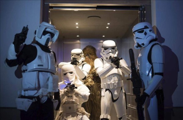 The Force Awakens es confusa y chabacana, según periódico del Vaticano