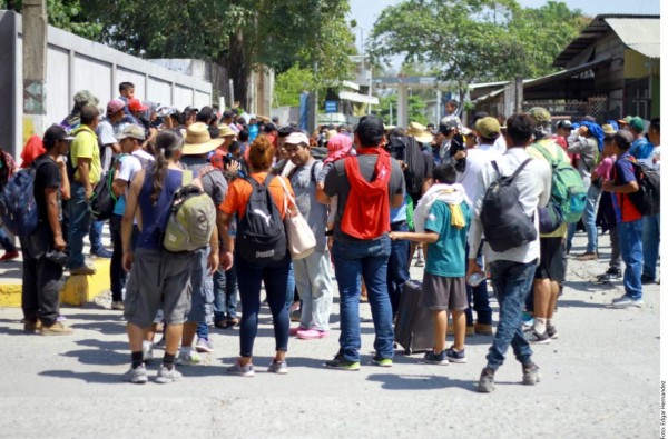 Mexicanos frenan a 150 de otra caravana de migrantes en Chiapas