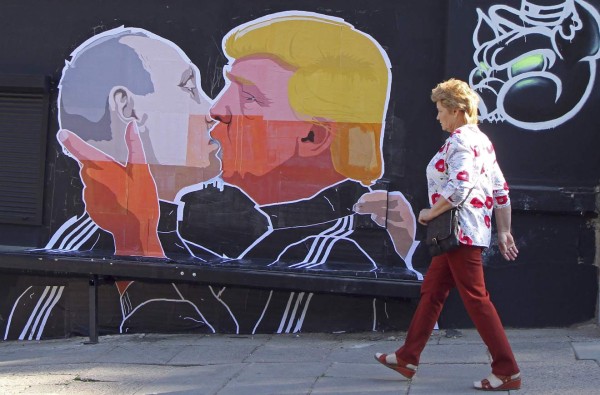 Beso entre Trump y Putin en un grafiti ilustra temor de los lituanos  