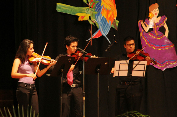 Escuela Internacional Sampedrana se luce con festival cultural