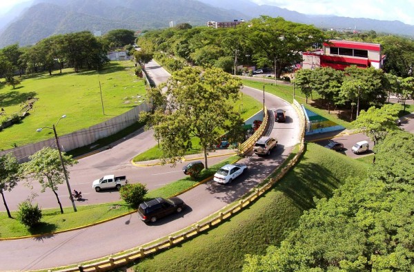 Alertan por banda que asalta en el bulevar que va al Mario Rivas