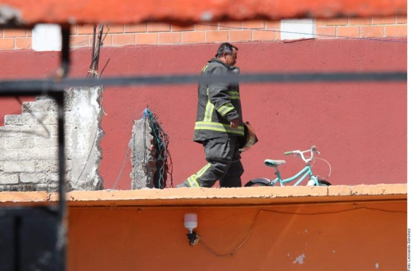 México: Rescatan a bebé atrapada entre muros