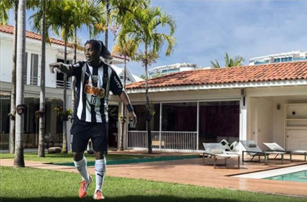 Hasta Ronaldinho ofrece en alquiler su casa durante el Mundial