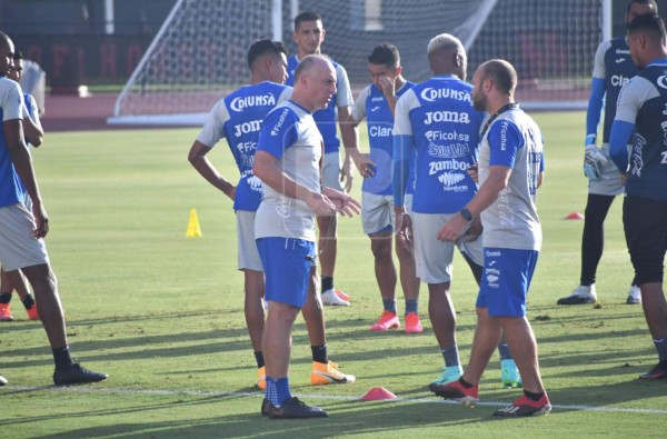 Fabián Coito se pronuncia sobre las lesiones en la selección de Honduras y sus posibles reemplazos