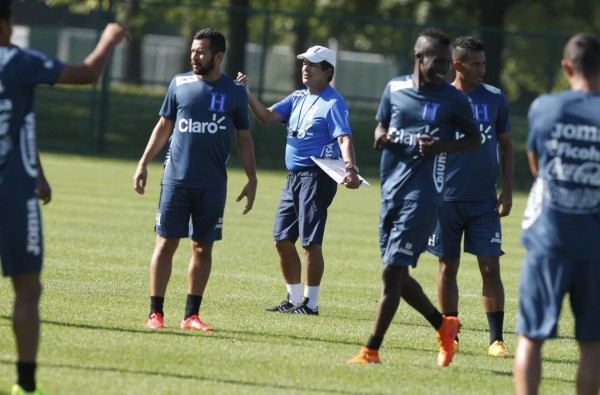 El once de Honduras ante a los haitianos