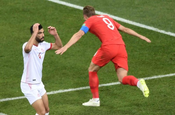England's forward Harry Kane (R) celebrates after scoring his second goal during the Russia 2018 World Cup Group G football match between Tunisia and England at the Volgograd Arena in Volgograd on June 18, 2018. / AFP PHOTO / NICOLAS ASFOURI / RESTRICTED TO EDITORIAL USE - NO MOBILE PUSH ALERTS/DOWNLOADS