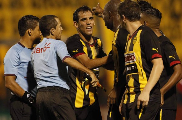 Video: El penal que reclamaron en Real España ante Real Sociedad