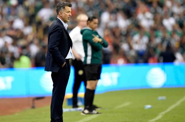Afición mexicana despide a su selección con gritos de 'Fuera Osorio'