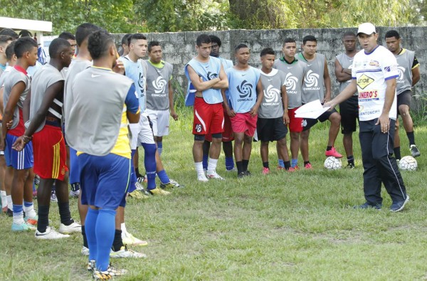 El Victoria respira y podrá ser inscrito en la segunda división