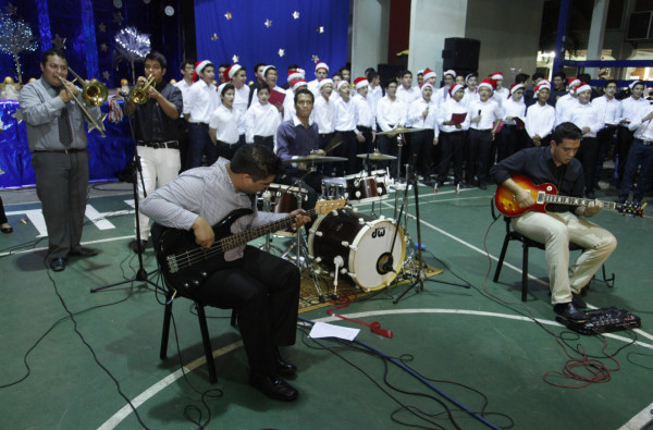 Escuela Episcopal celebra Navidad
