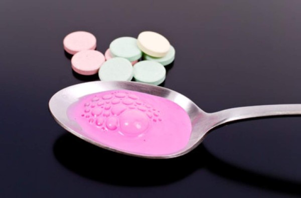 Vinculan unos populares antiácidos con un mayor riesgo de ataque cardiaco