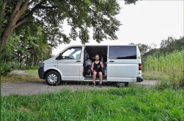 Recorre Europa para escribir 'Stop Brexit” sobre el mapa