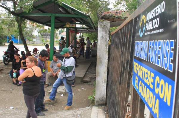 Frente a varios clientes asesinan a dueño de pollera y a uno de sus amigos