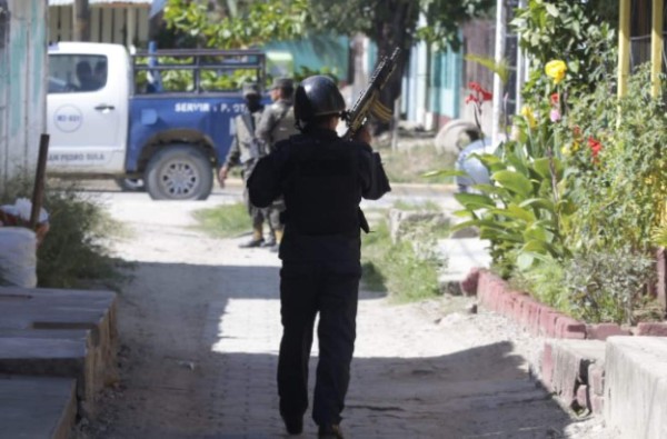 Encuentran armas en escuela de la colonia Planeta