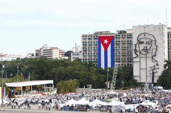 El papa Francisco oficia multitudinaria misa en Holguín