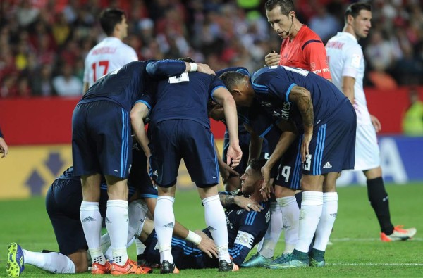 Sergio Ramos marca golazo de chilena y se lesiona