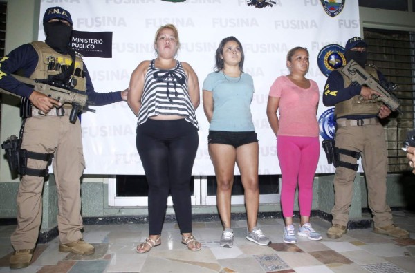 Ligan a mujeres a quema de bus y amenazas en Unah-vs