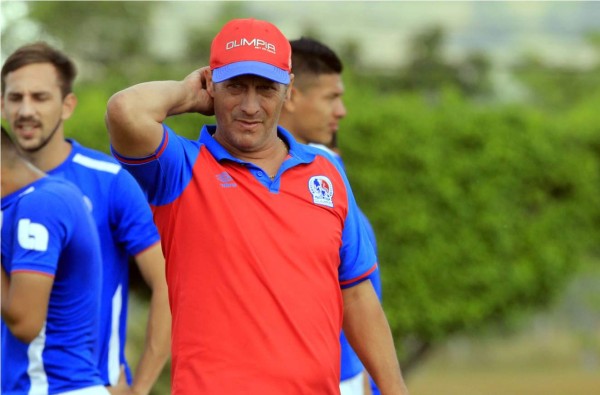 Pedro Troglio y sus revelaciones más íntimas: Roatán, baleadas, consumo de alcohol y Maradona