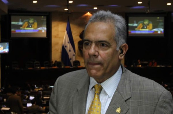 Buscan eliminar artículo que castiga la reelección en Honduras