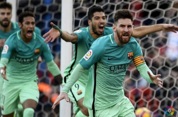 Messi le da vida al Barcelona y le mete presión al Real Madrid