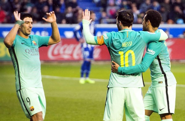 La MSN se da un festín ante el Alavés y el Barça se mantiene en la lucha