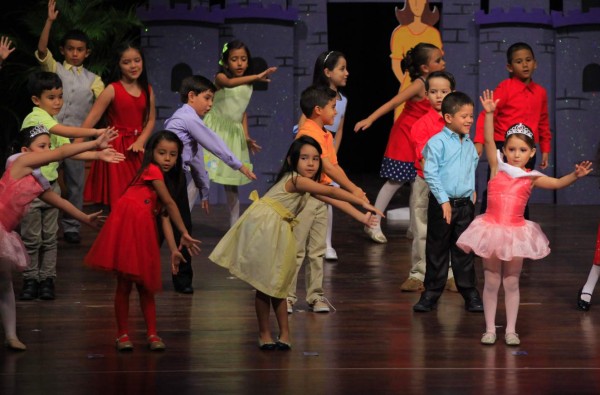 Velada cultural de la Ovidio Decroly&nbsp;&nbsp;