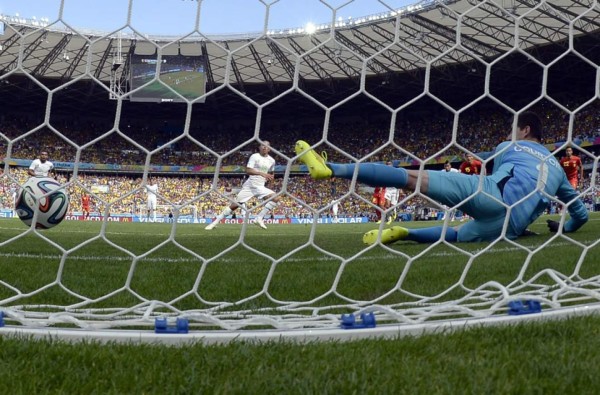 Bélgica remonta y gana a Argelia en su debut en el Mundial