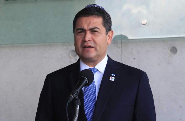 Hernández regresa al país tras gira por Alemania e Israel