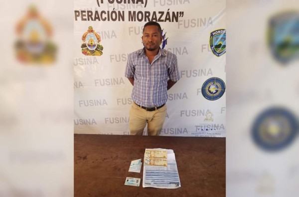 Conductor fue detenido por presuntamente intentar sobornar a una agente policial