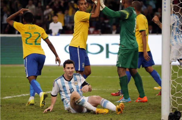 Video: Messi vuelve a fallar un penal, esta vez con Argentina