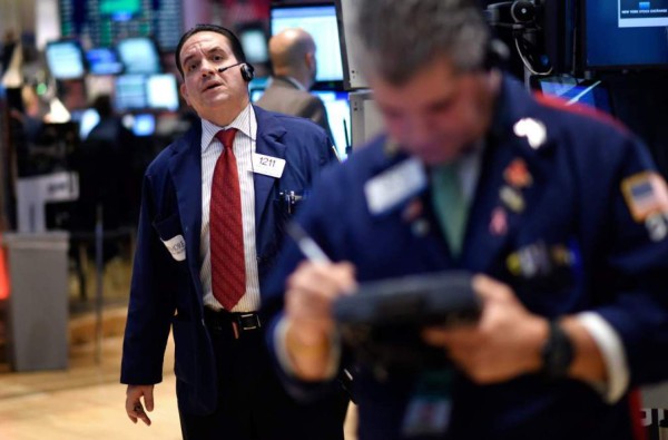 Wall Street cierra en ligera baja