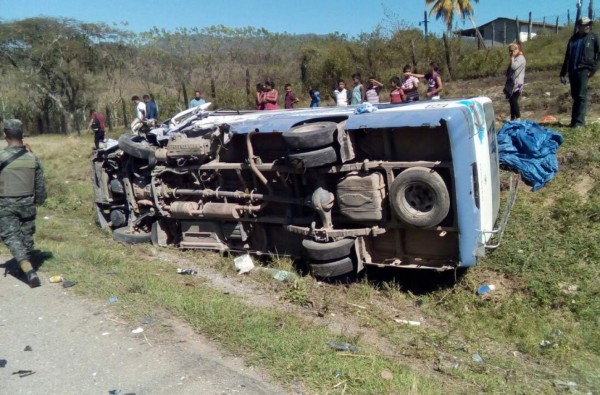 Diecisiete heridos en choque de bus y camión en Honduras