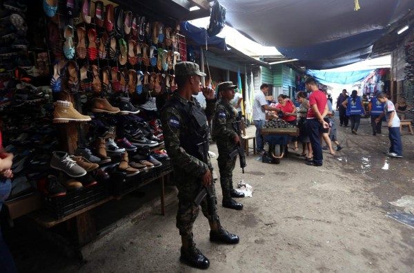 Policía Militar refuerza seguridad en zona de los mercados