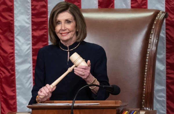 Pelosi amenaza con retrasar el inicio del juicio político contra Trump
