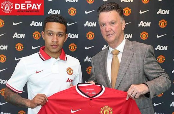 Manchester United presenta al holandés Memphis Depay