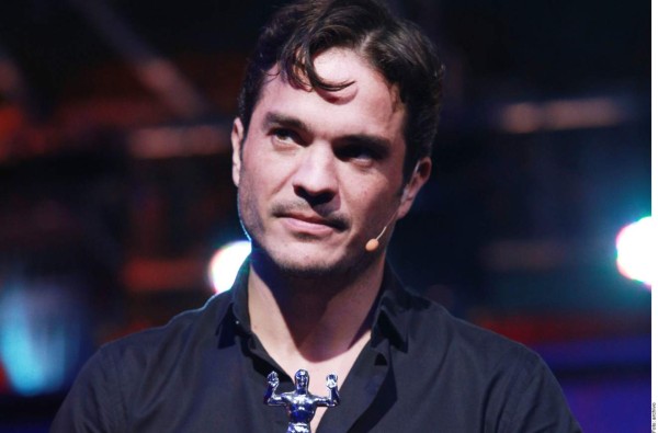 Kuno Becker dice que se vacunó contra el covid-19 gracias a Paty Navidad