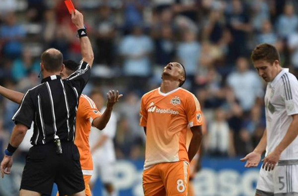 Luis Garrido sufre expulsión en duelo de Copa