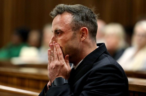 Pistorius es condenado a 6 años de prisión por asesinato de su novia