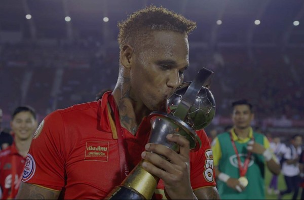 Georgie Welcome anota y se corona campeón en Tailandia