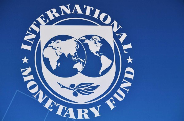 FMI prevé 'implosión' de Venezuela y rebaja proyección de América Latina