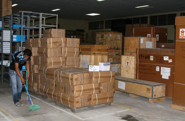 Llevan medicinas y materiales para mes y medio al hospital Mario Rivas