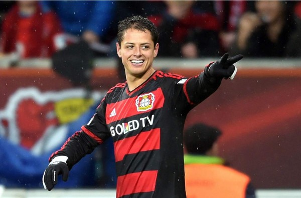'Chicharito' Hernández deslumbra con doblete en la Bundesliga
