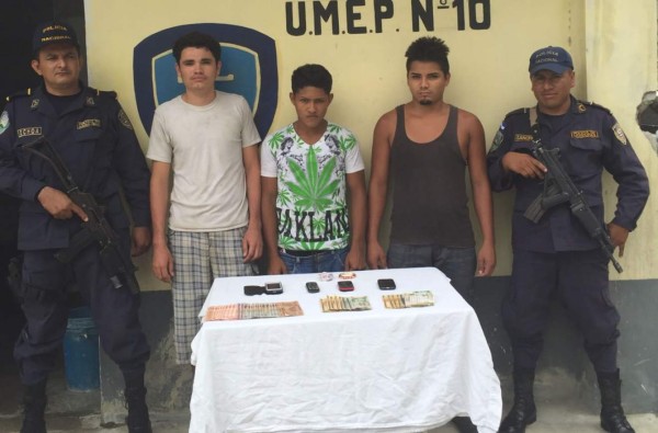 Caen luego de robar a pasajeros