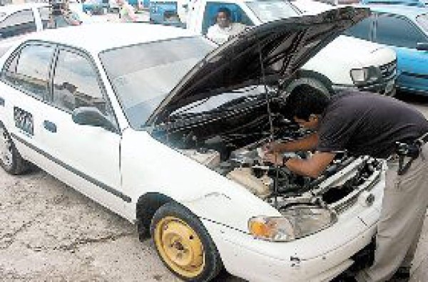 Hallan taxi en el que huyeron asesinos del sobrino de Nazar