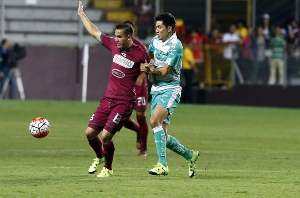 El Saprissa da la sorpresa y vence al Santos de México