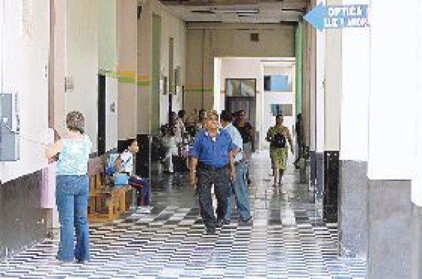 Hospital San Felipe urge de equipo