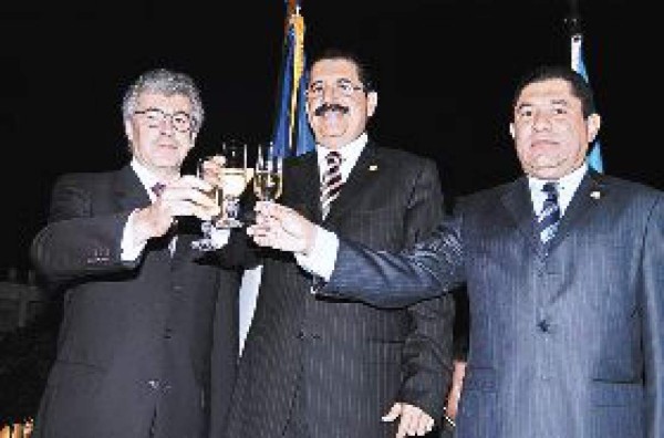 Brindis, amistad y buenos deseos